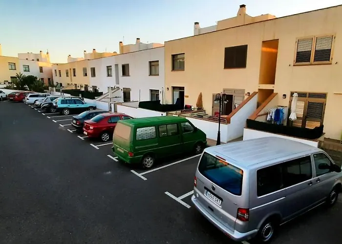 Duplex Espacioso, Tranquilidad, Barbacoa Y Supermercado Al Lado